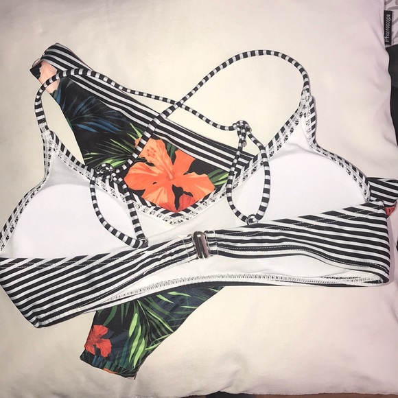 1 Left! Wila reversible Hawaiian striped bikini - Picture 4 of 7
